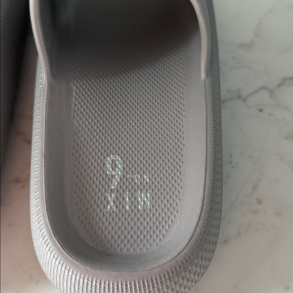 MIA Textured Gray Slides - Picture 5 of 6